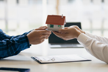 相続した家の売却にかかる税金とは？堤信之税理士事務所が解説 |堤信之税理士事務所